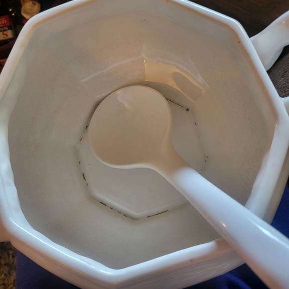 Vintage Ironstone Style White Soup Tureen With Ladle - Picture 4 of 7